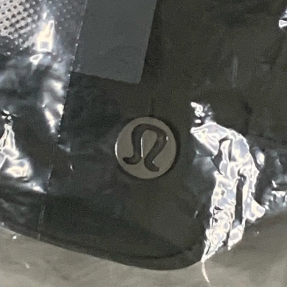 Lululemon Athletica Everywhere belt bag 1L, Grey Sage, SOLD OUT ONLINE - Picture 6 of 13